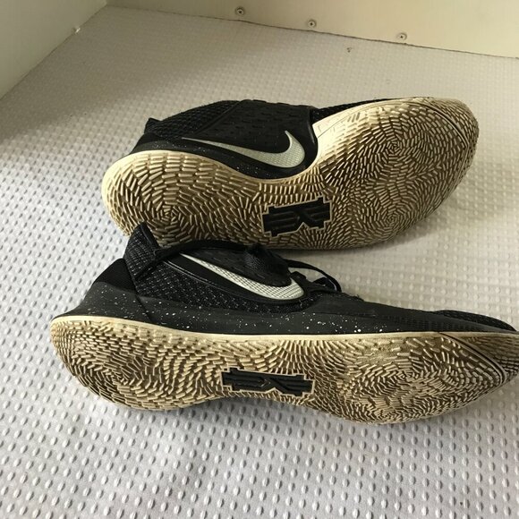 NIKE KYRIE LOW TOP MENS BASKETBALL SHOE SIZE 13
